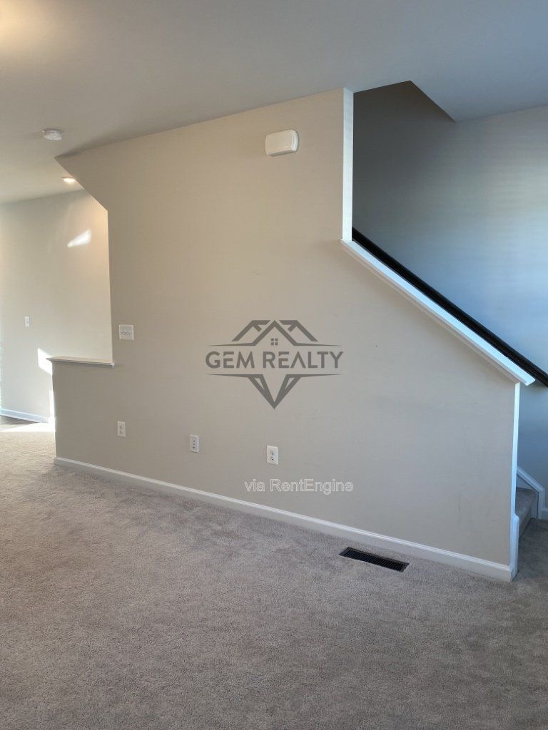 Experience Modern Comfort: Spacious 3-Bedroom Townhouse with 3.5 Baths in Fredericksburg! property image
