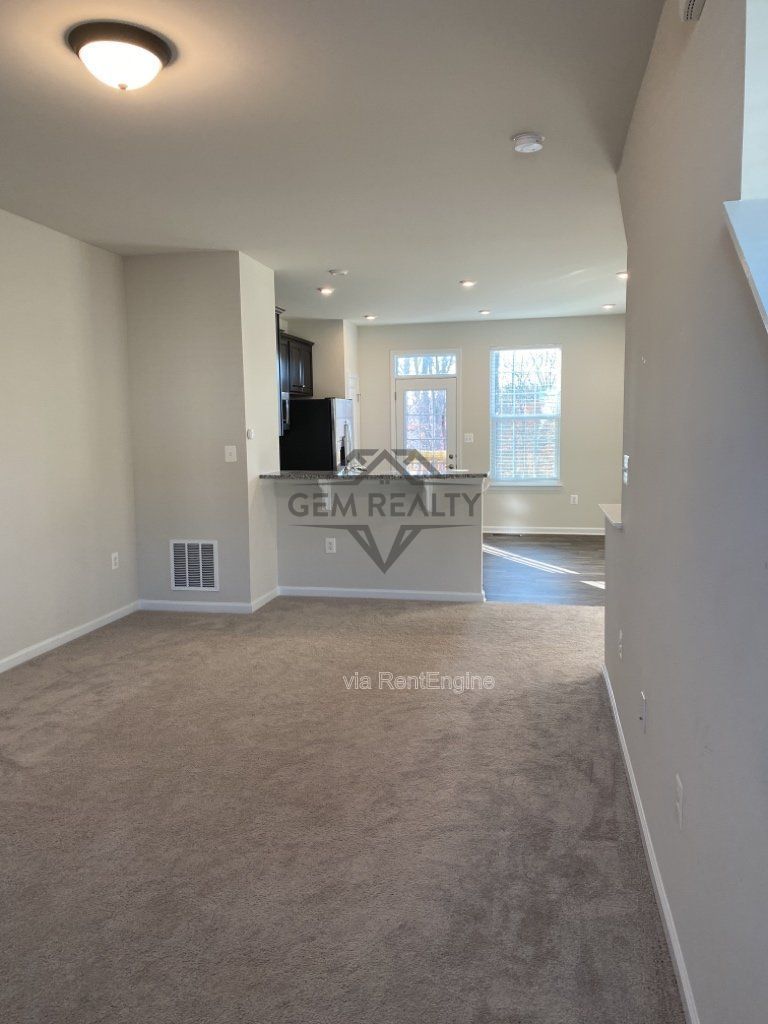 Experience Modern Comfort: Spacious 3-Bedroom Townhouse with 3.5 Baths in Fredericksburg! property image