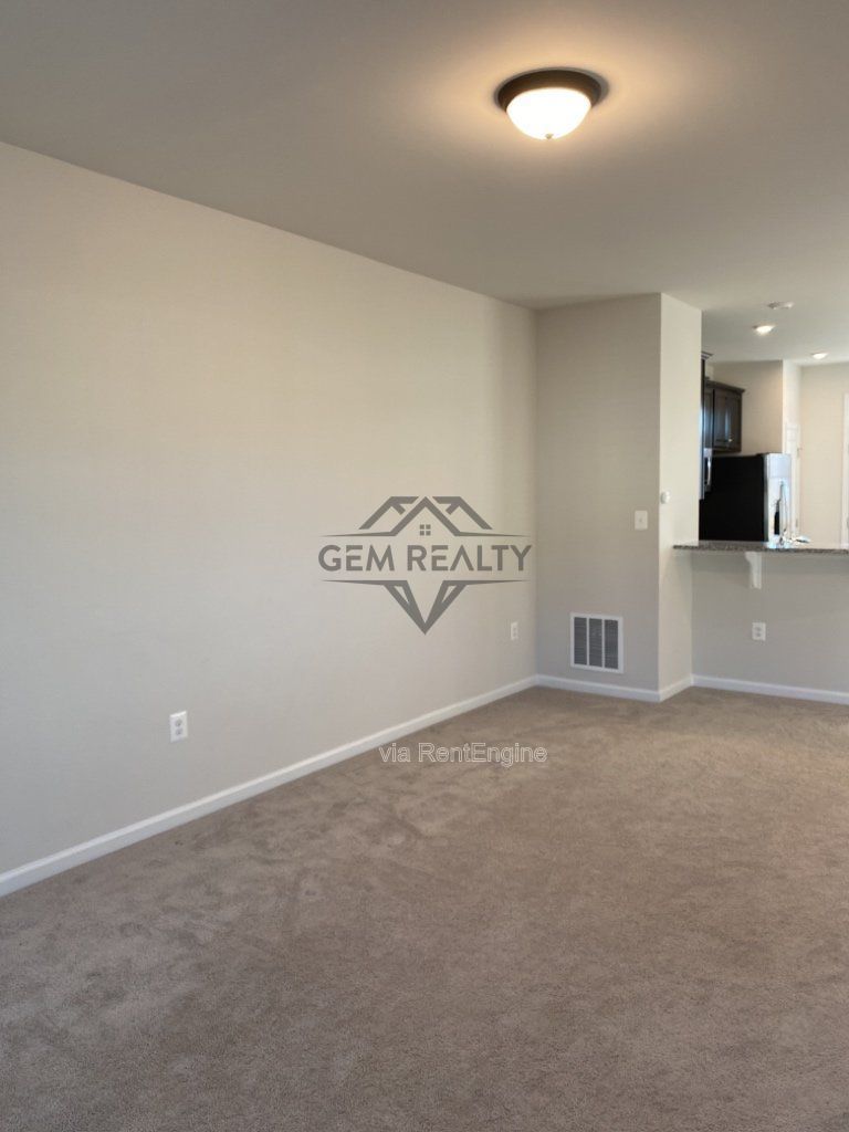 Experience Modern Comfort: Spacious 3-Bedroom Townhouse with 3.5 Baths in Fredericksburg! property image