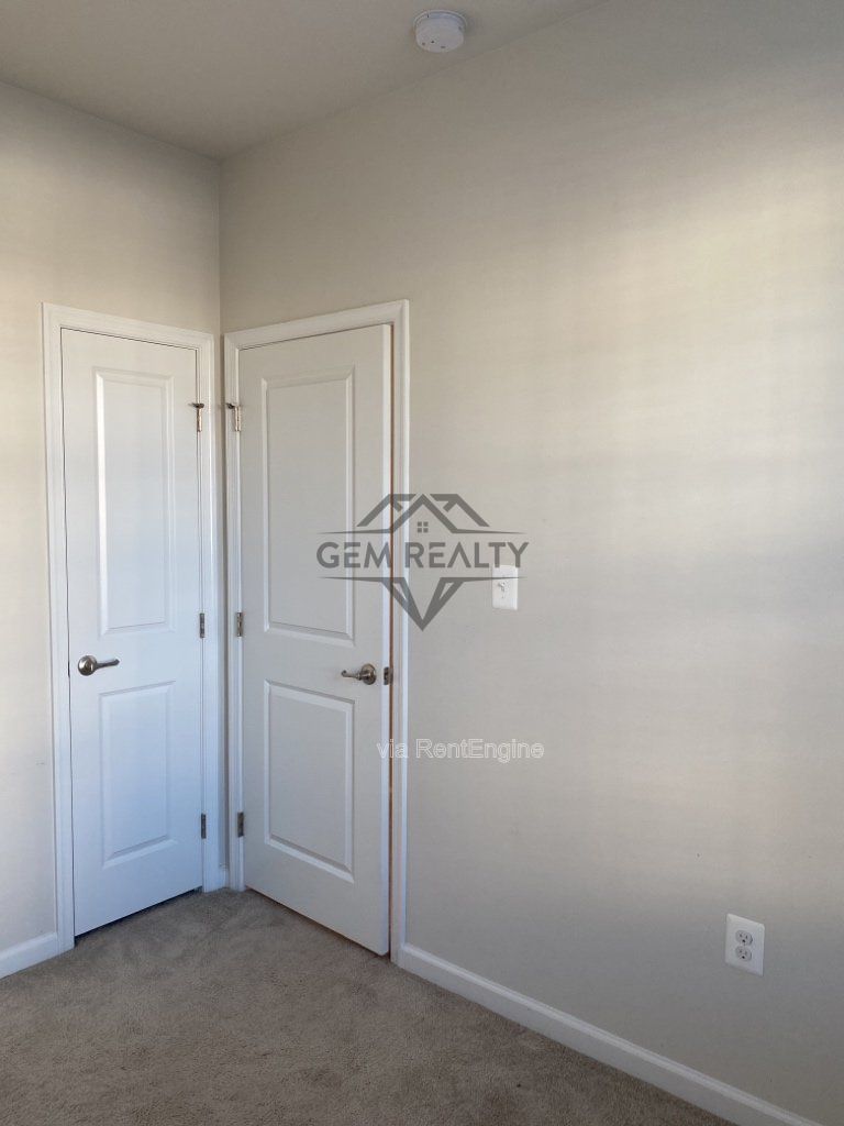 Experience Modern Comfort: Spacious 3-Bedroom Townhouse with 3.5 Baths in Fredericksburg! property image