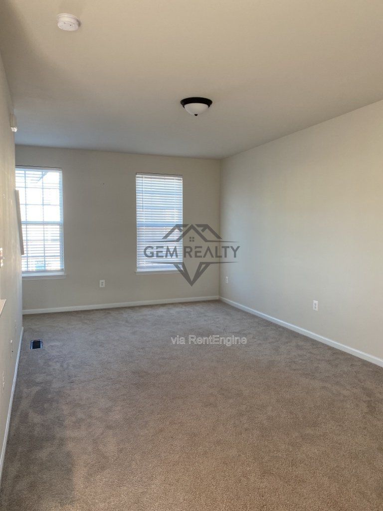 Experience Modern Comfort: Spacious 3-Bedroom Townhouse with 3.5 Baths in Fredericksburg! property image