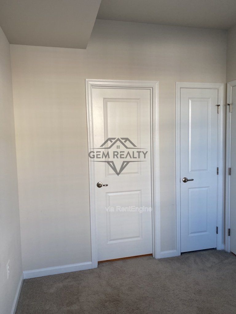 Experience Modern Comfort: Spacious 3-Bedroom Townhouse with 3.5 Baths in Fredericksburg! property image