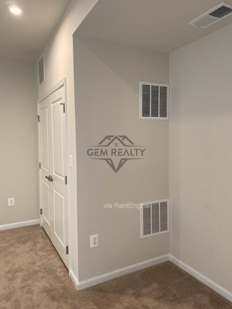 Experience Modern Comfort: Spacious 3-Bedroom Townhouse with 3.5 Baths in Fredericksburg! property image