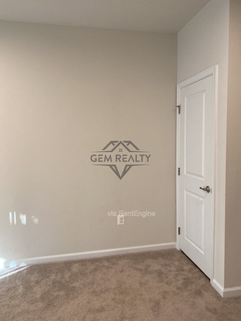 Experience Modern Comfort: Spacious 3-Bedroom Townhouse with 3.5 Baths in Fredericksburg! property image