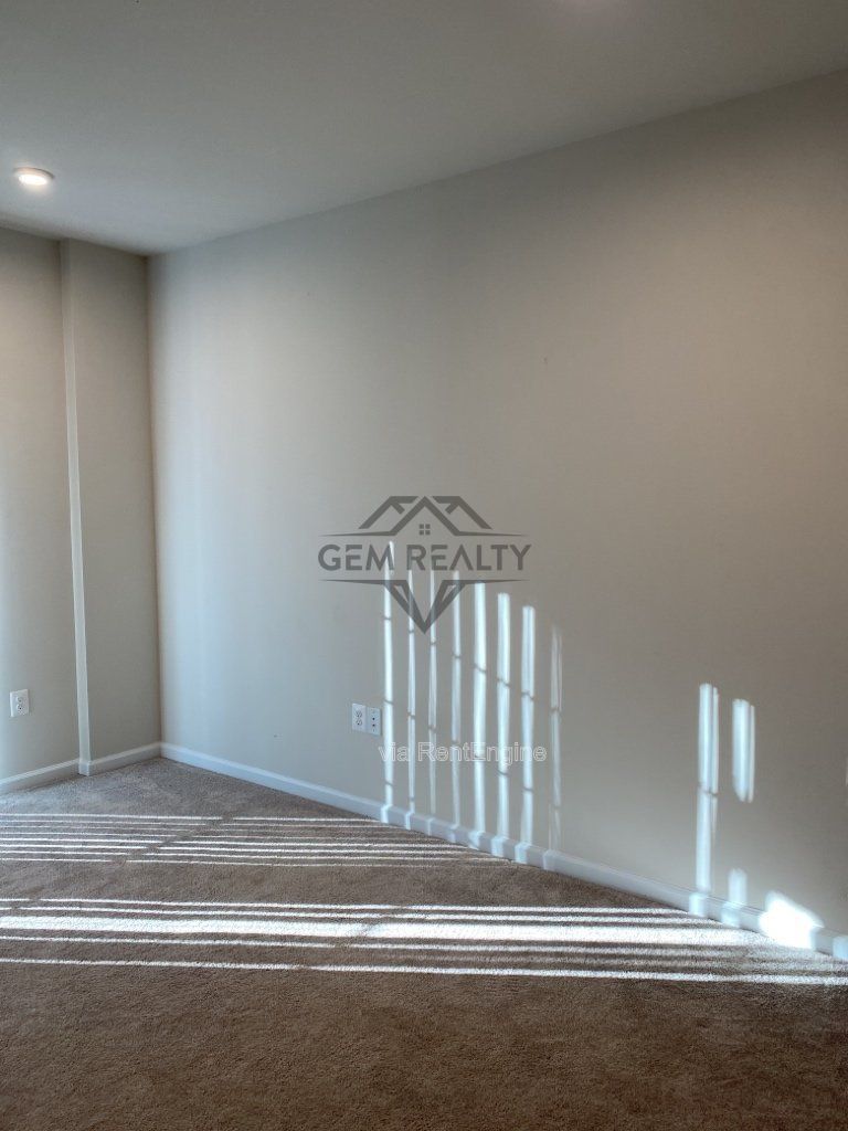 Experience Modern Comfort: Spacious 3-Bedroom Townhouse with 3.5 Baths in Fredericksburg! property image