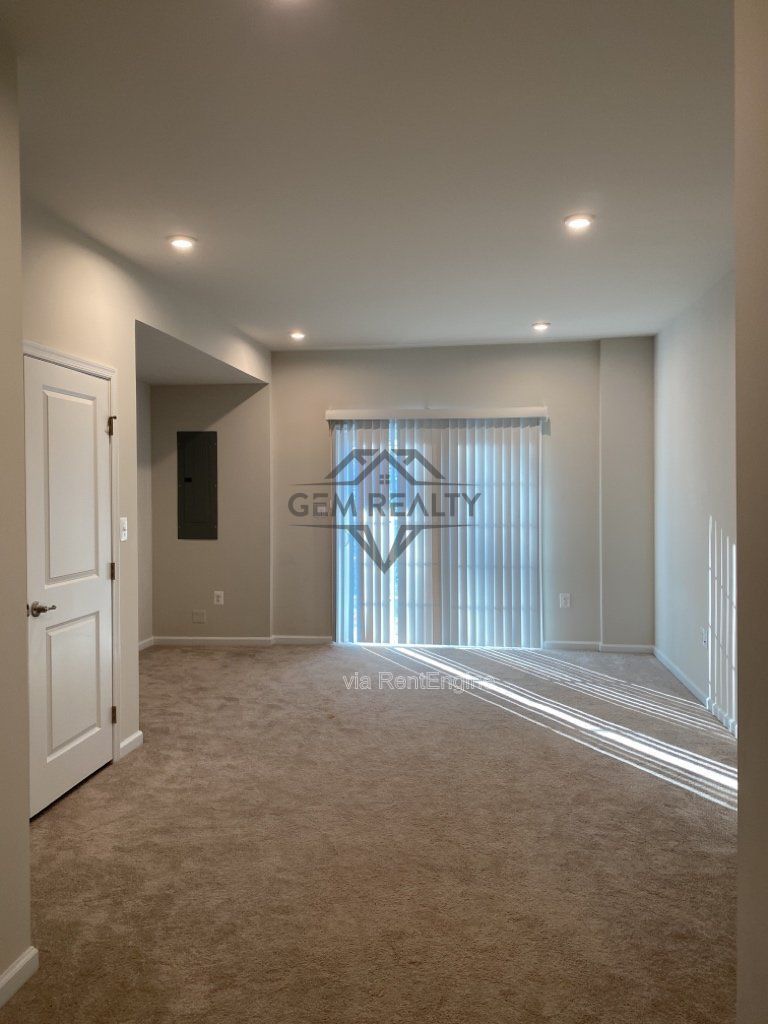 Experience Modern Comfort: Spacious 3-Bedroom Townhouse with 3.5 Baths in Fredericksburg! property image