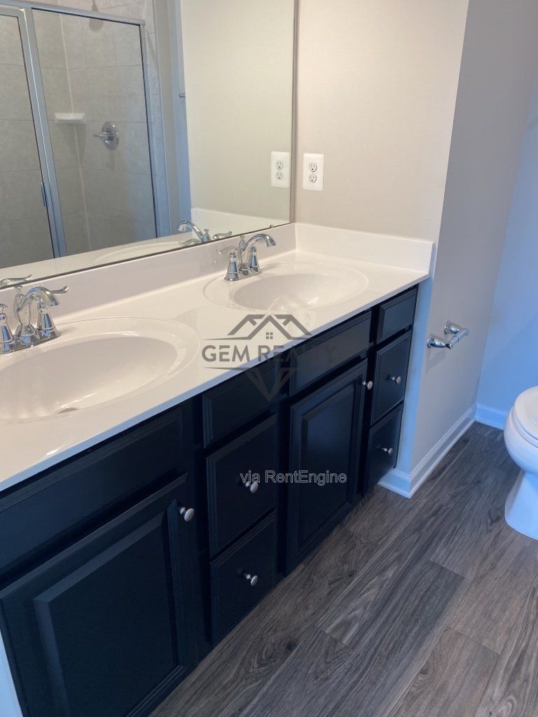Experience Modern Comfort: Spacious 3-Bedroom Townhouse with 3.5 Baths in Fredericksburg! property image