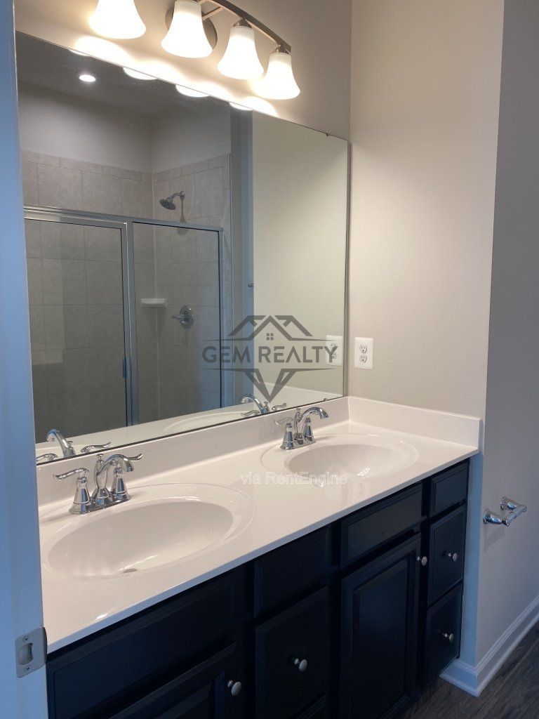 Experience Modern Comfort: Spacious 3-Bedroom Townhouse with 3.5 Baths in Fredericksburg! property image