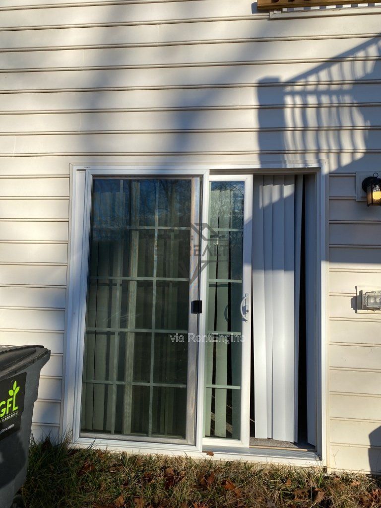 Experience Modern Comfort: Spacious 3-Bedroom Townhouse with 3.5 Baths in Fredericksburg! property image