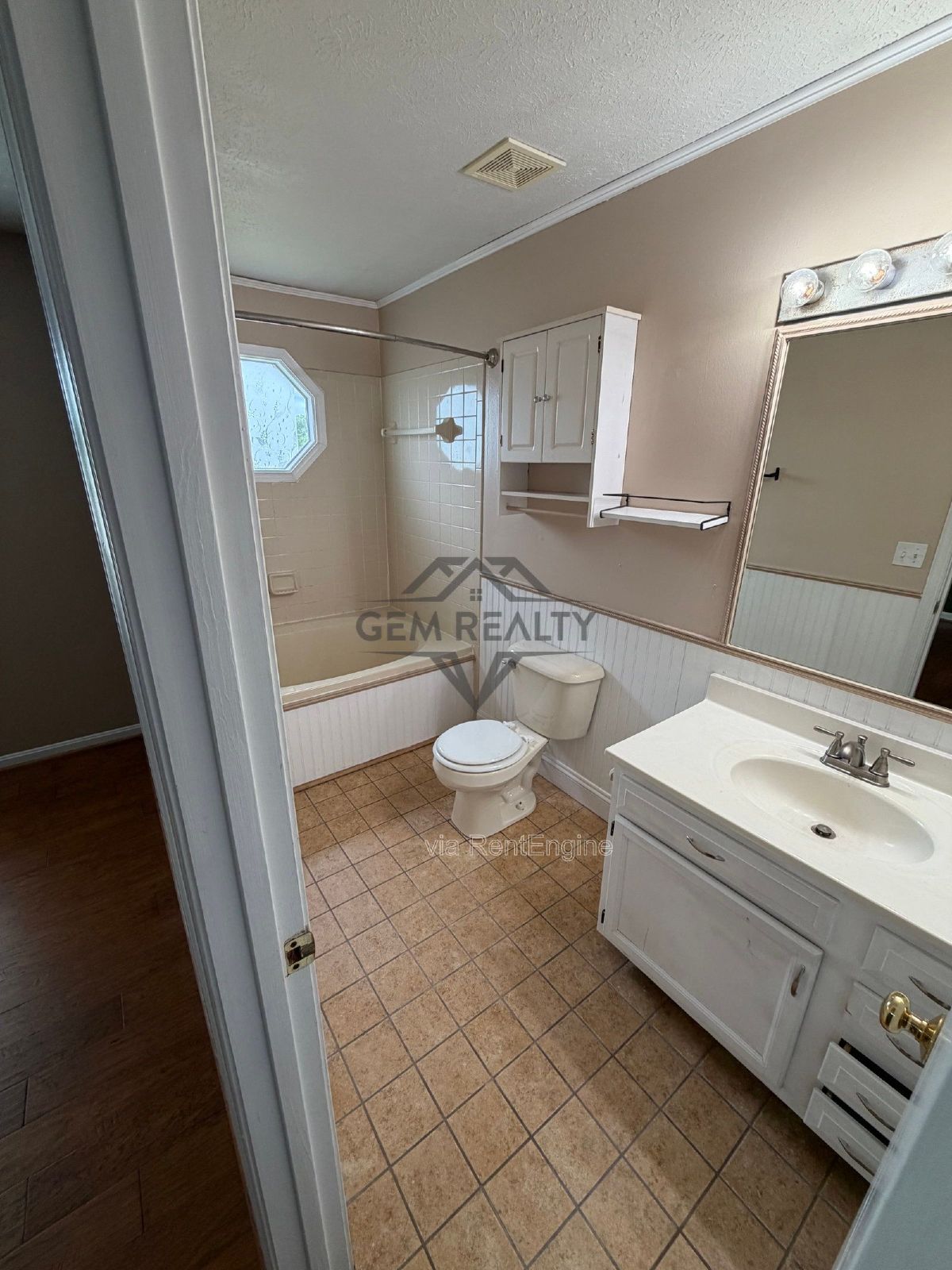 Charming 3-bedroom, 2-bath split-bedroom home property image