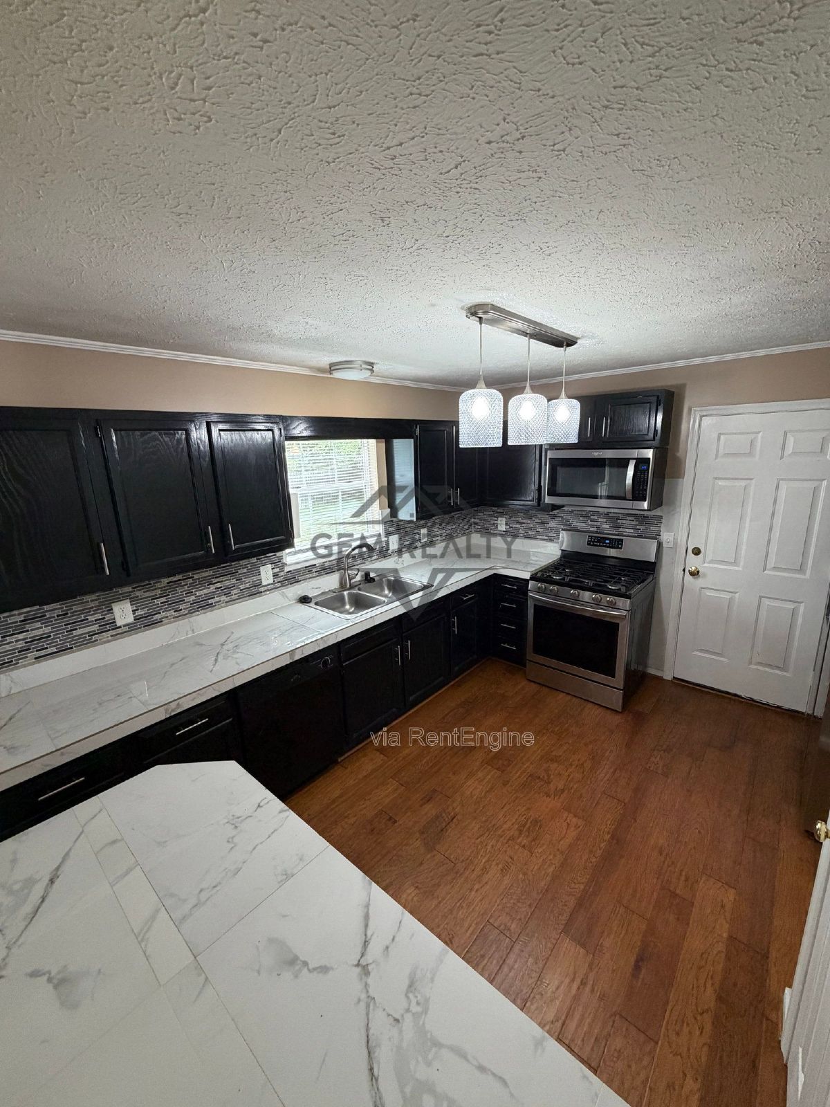 Charming 3-bedroom, 2-bath split-bedroom home property image
