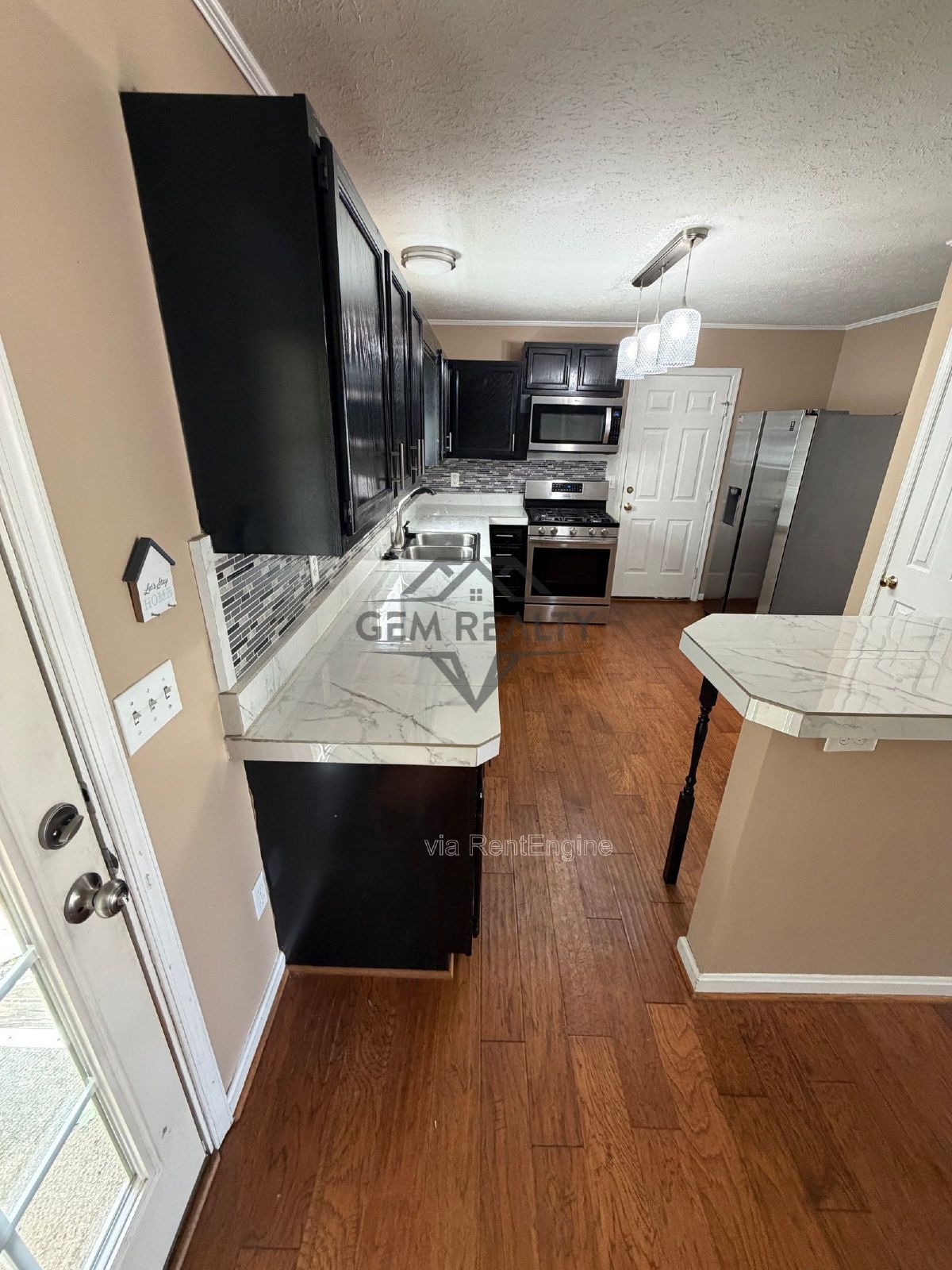 Charming 3-bedroom, 2-bath split-bedroom home property image