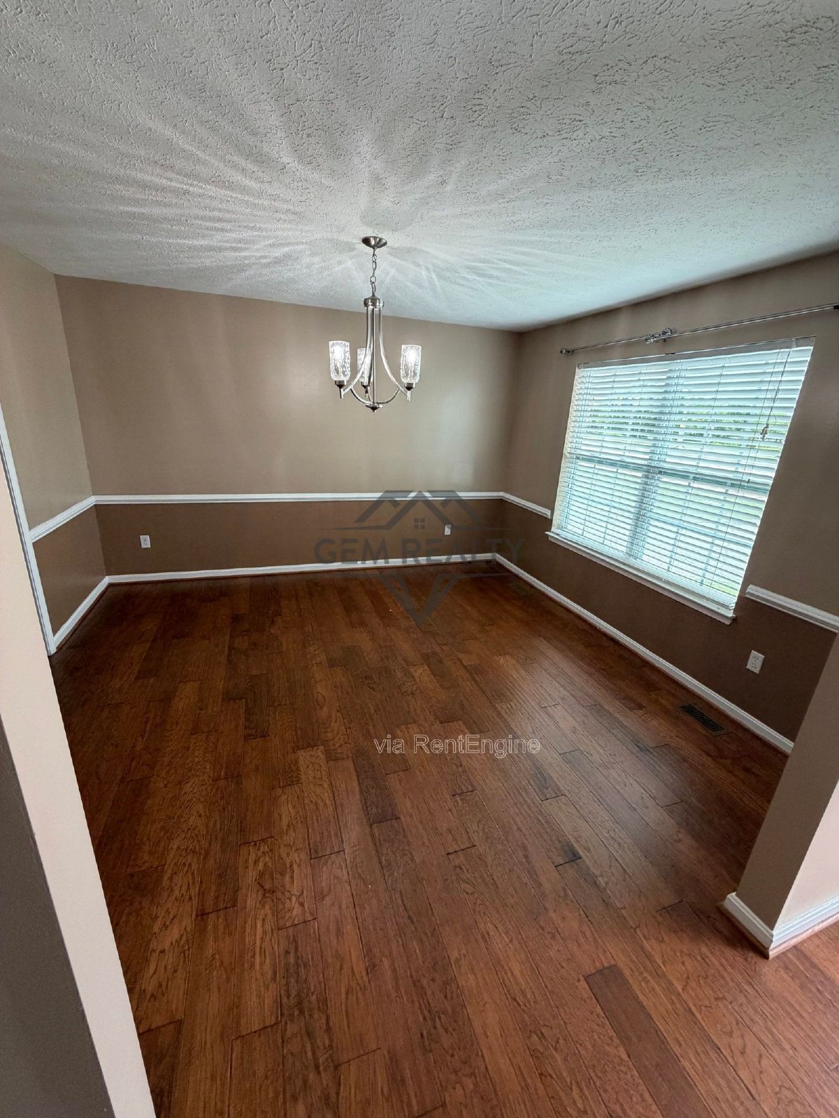 Charming 3-bedroom, 2-bath split-bedroom home property image