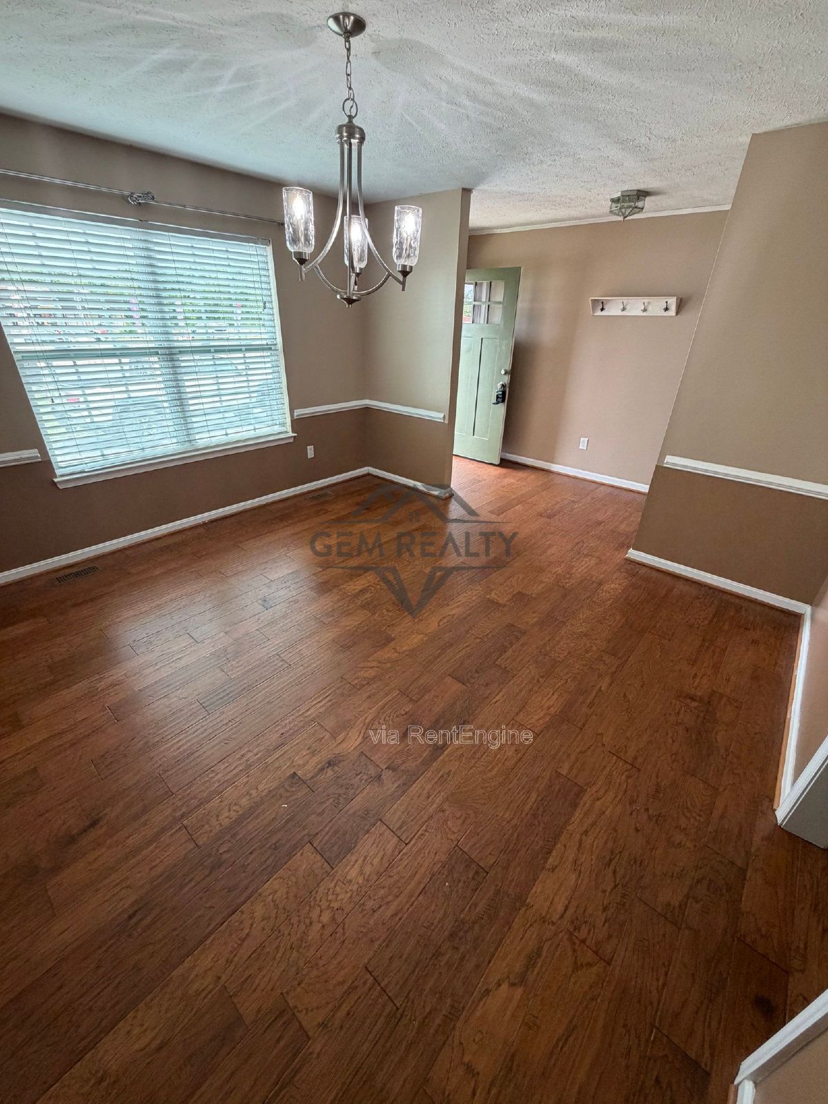 Charming 3-bedroom, 2-bath split-bedroom home property image