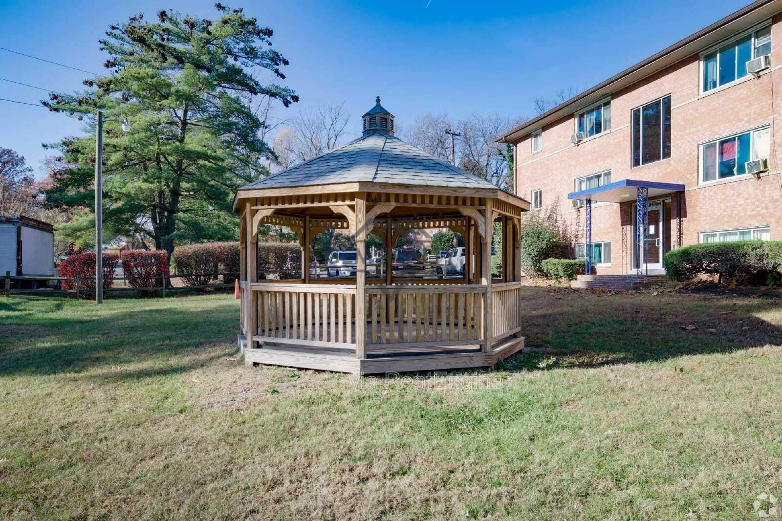 2 Bedroom Apartment in Convenient Woodbridge Location – Friendship Place Apartments property image