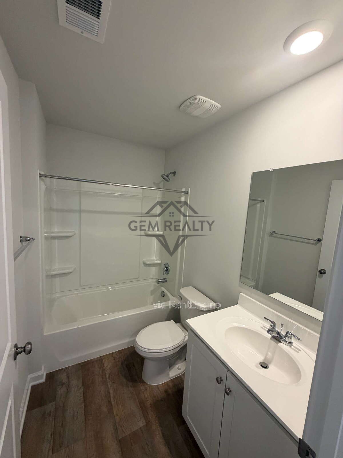 Like new 3BR 2.5BA property with solar panel use! property image