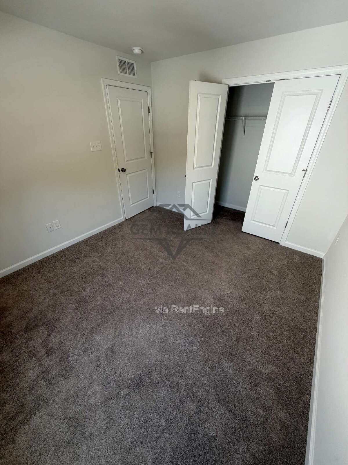 Like new 3BR 2.5BA property with solar panel use! property image