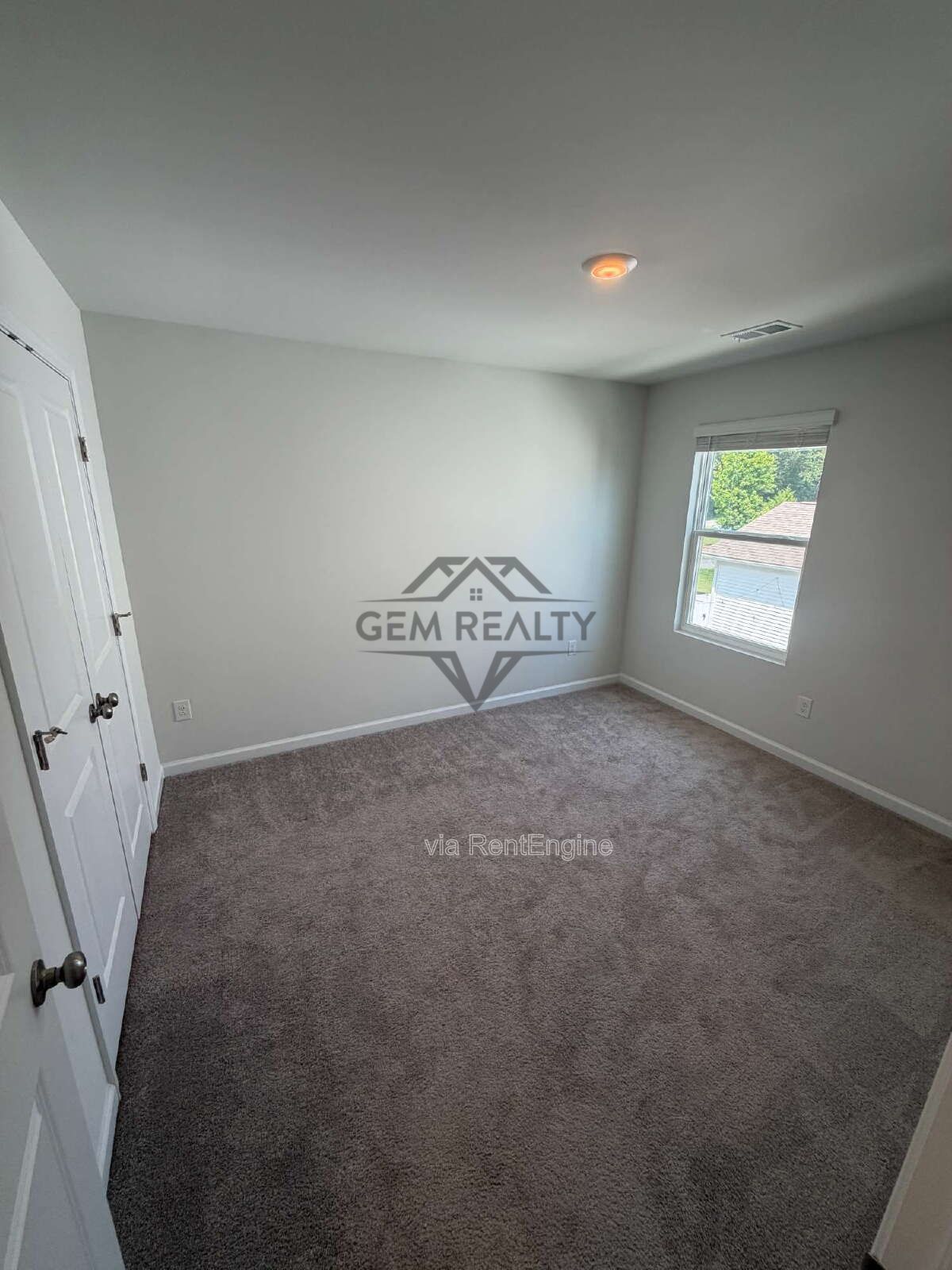 Like new 3BR 2.5BA property with solar panel use! property image