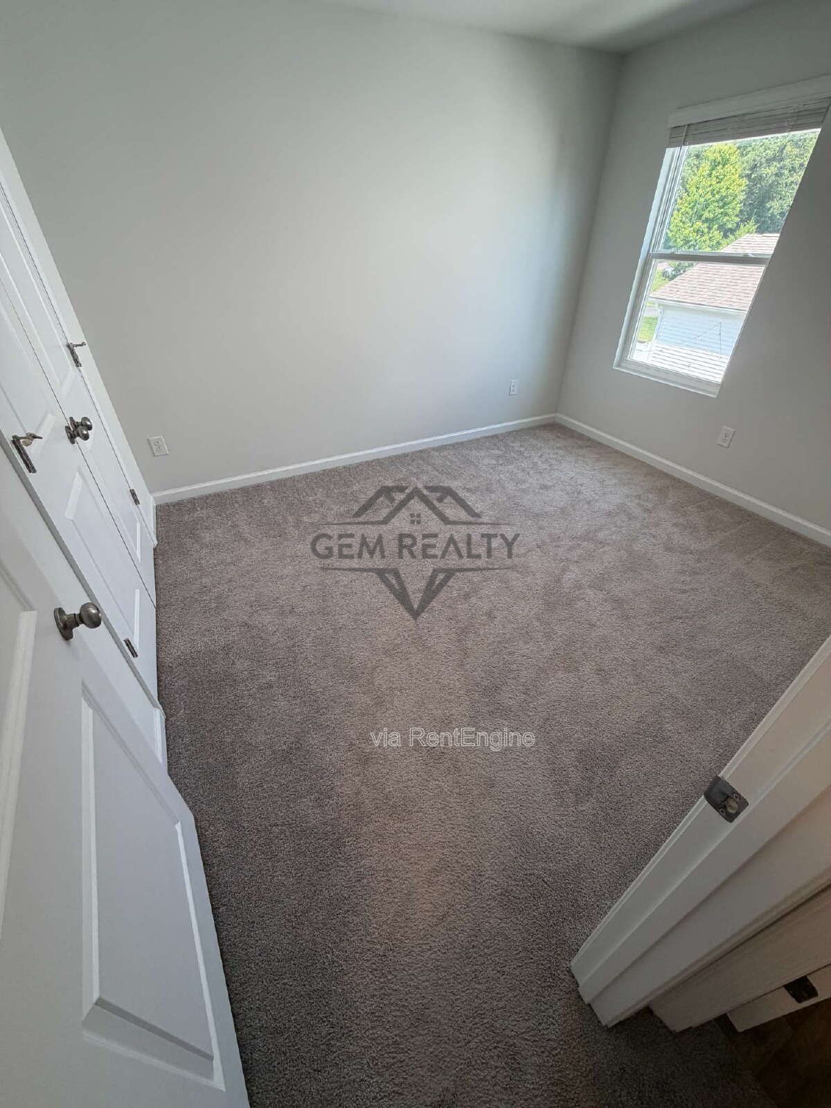 Like new 3BR 2.5BA property with solar panel use! property image