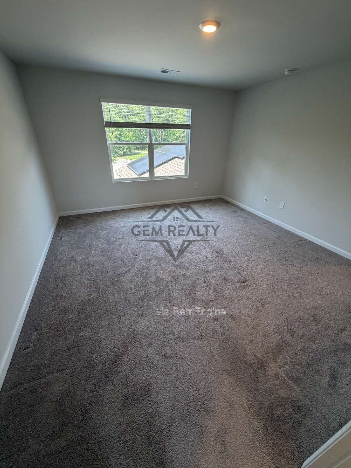 Like new 3BR 2.5BA property with solar panel use! property image