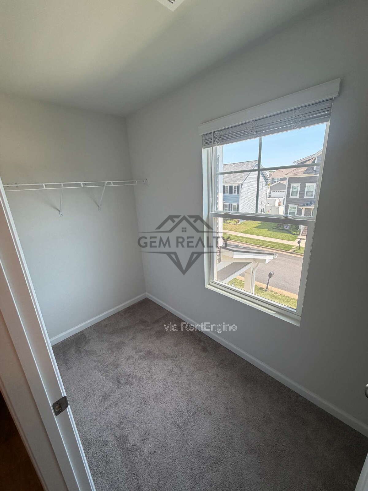 Like new 3BR 2.5BA property with solar panel use! property image