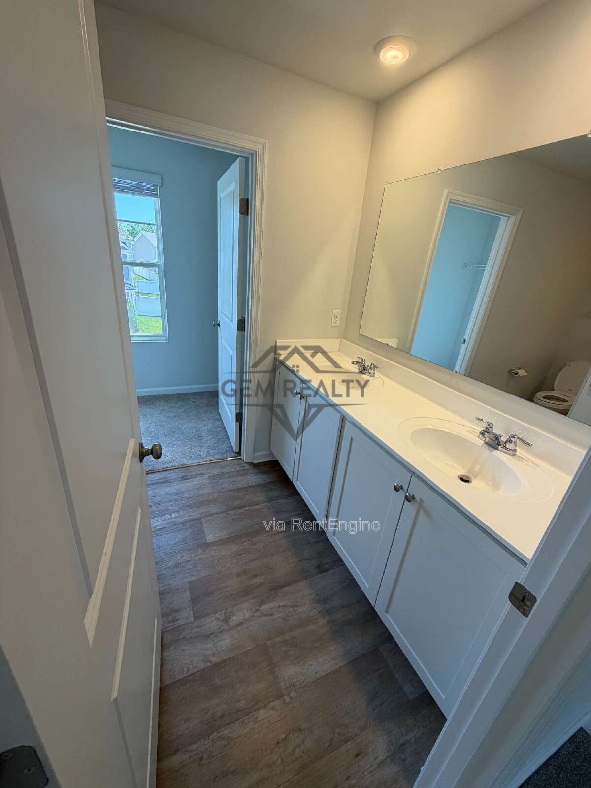 Like new 3BR 2.5BA property with solar panel use! property image