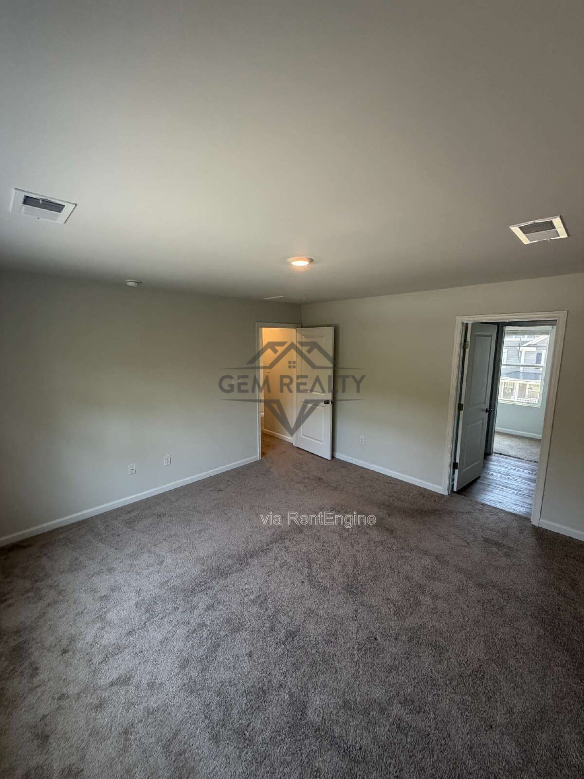 Like new 3BR 2.5BA property with solar panel use! property image