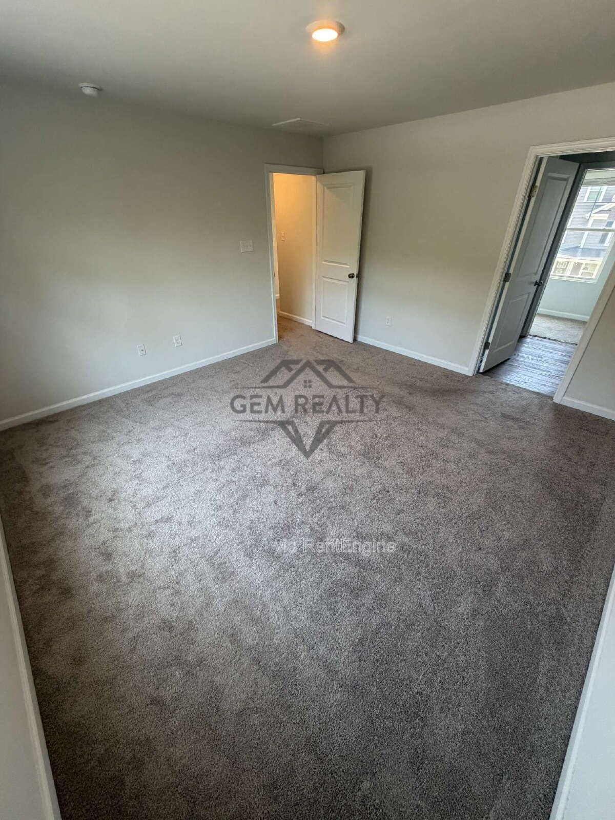 Like new 3BR 2.5BA property with solar panel use! property image