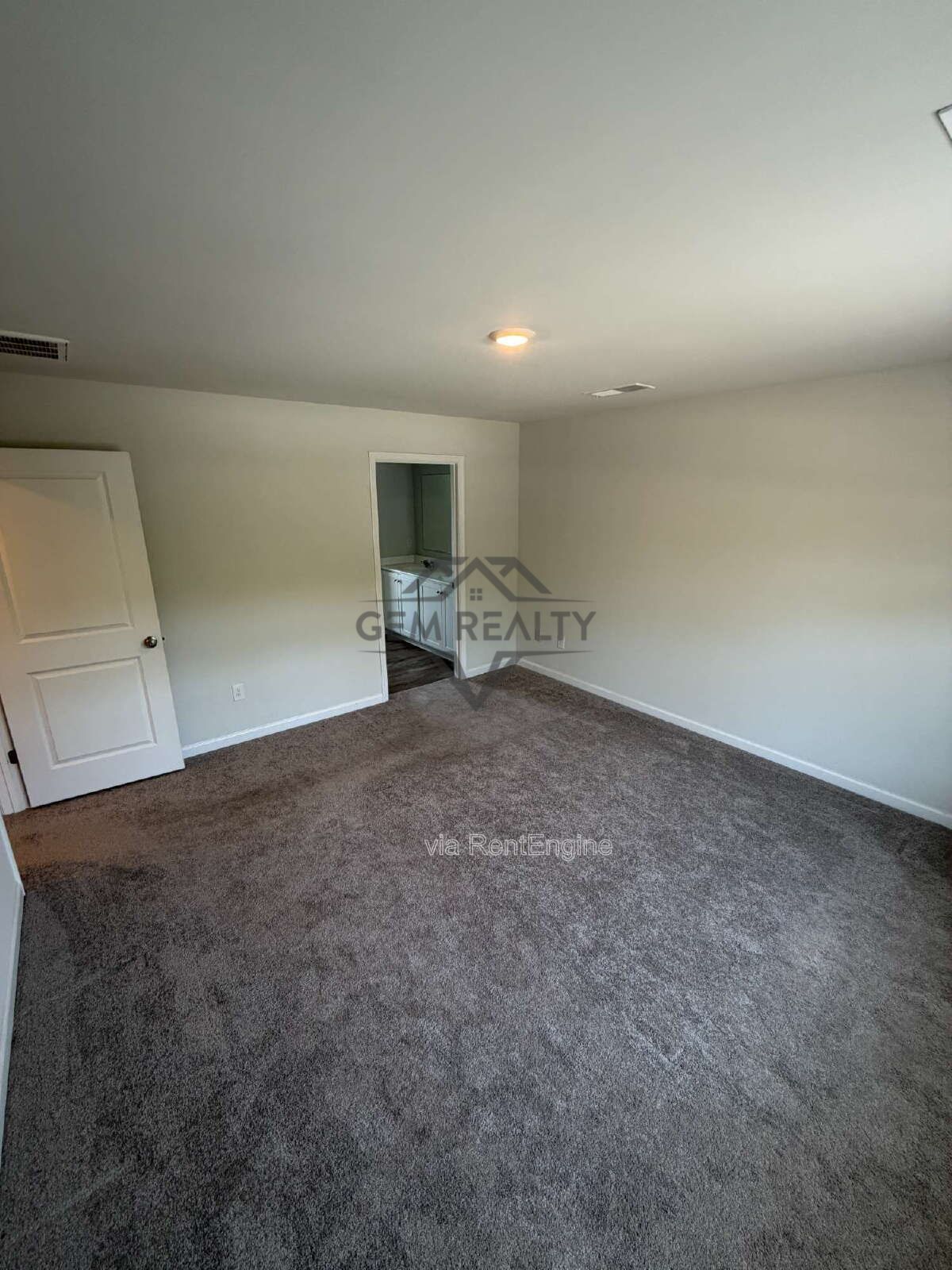 Like new 3BR 2.5BA property with solar panel use! property image