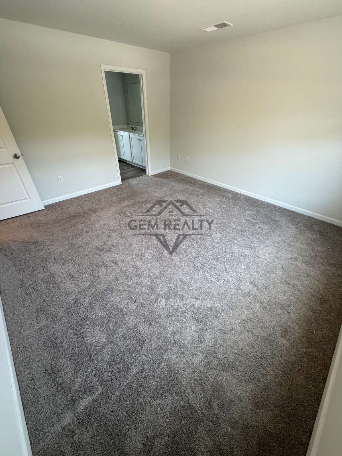 Like new 3BR 2.5BA property with solar panel use! property image