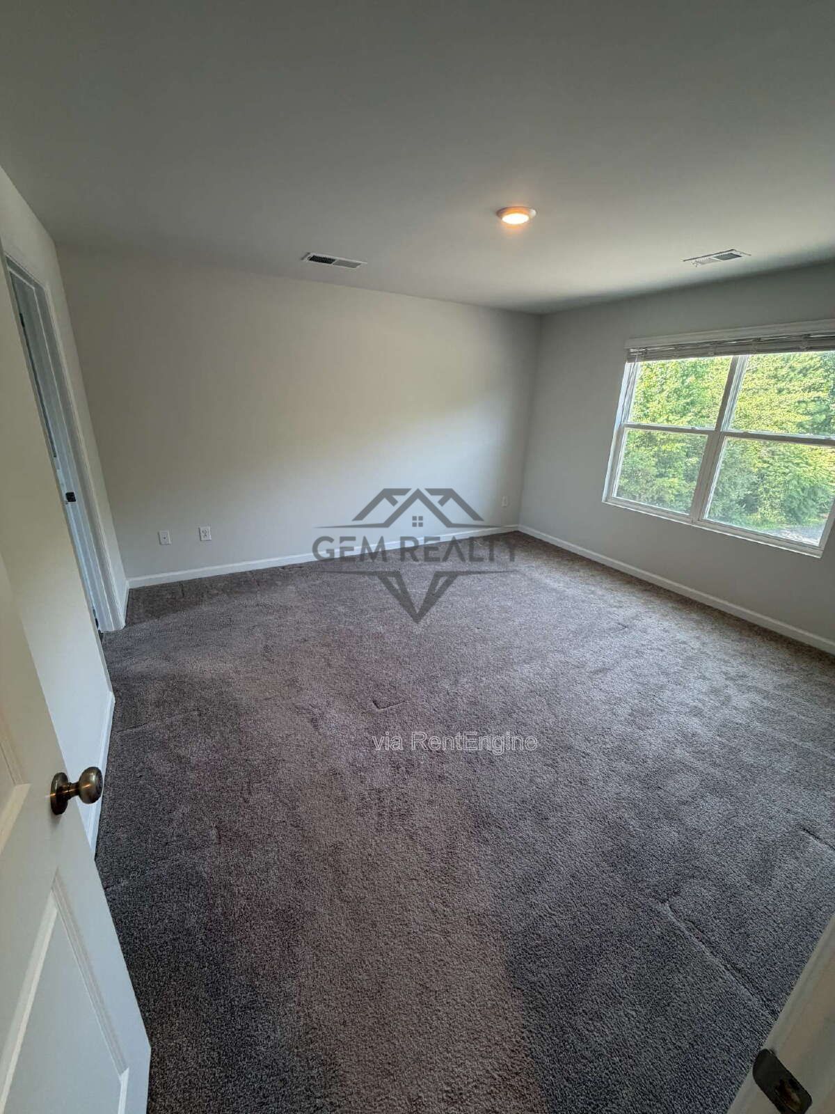 Like new 3BR 2.5BA property with solar panel use! property image