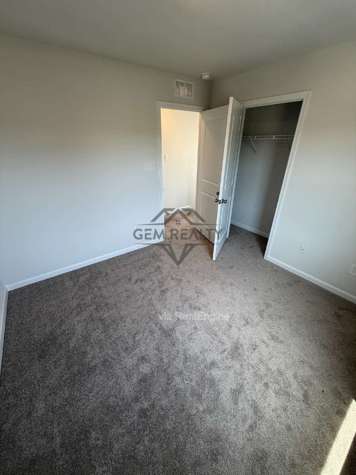 Like new 3BR 2.5BA property with solar panel use! property image