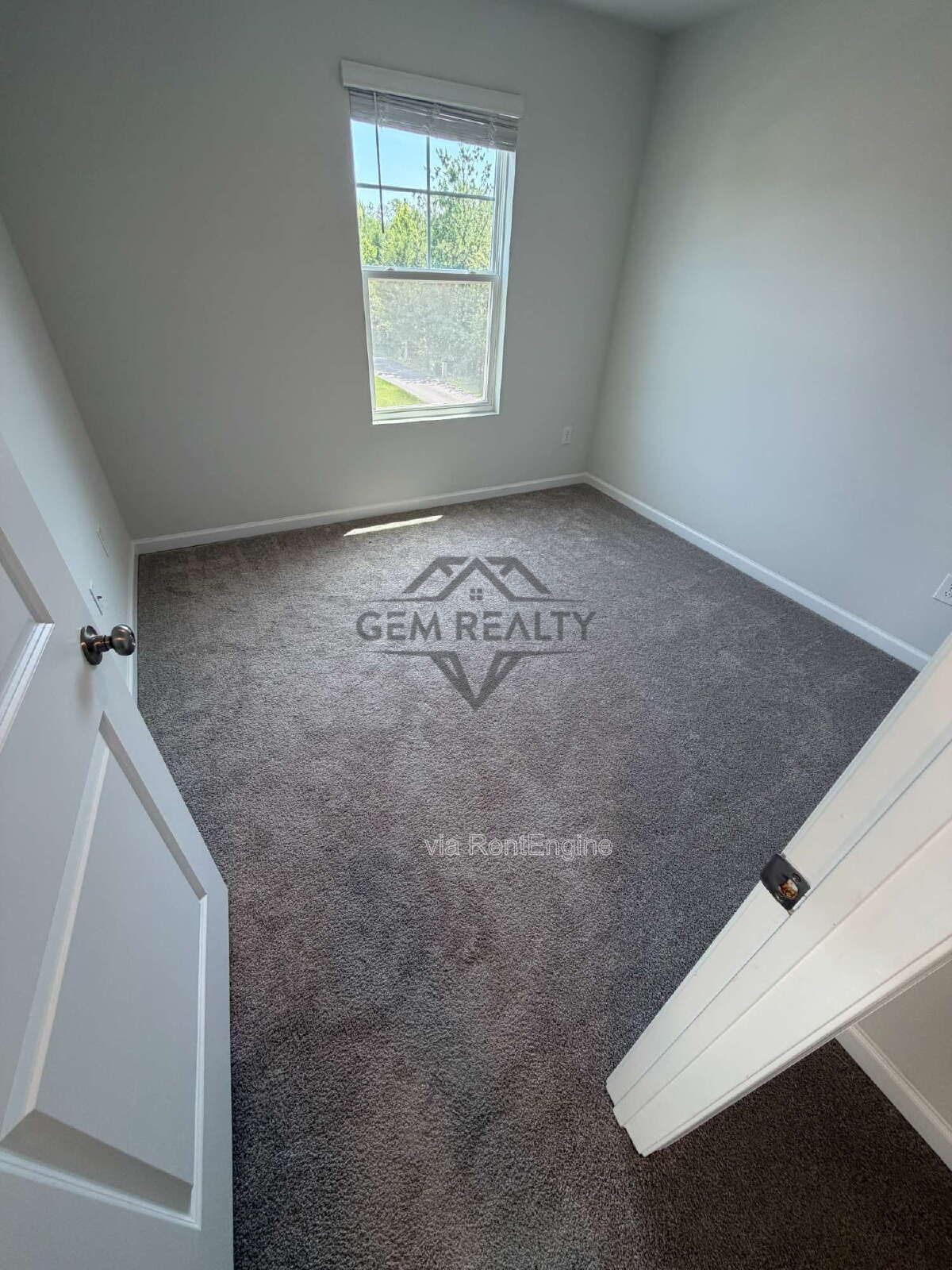 Like new 3BR 2.5BA property with solar panel use! property image