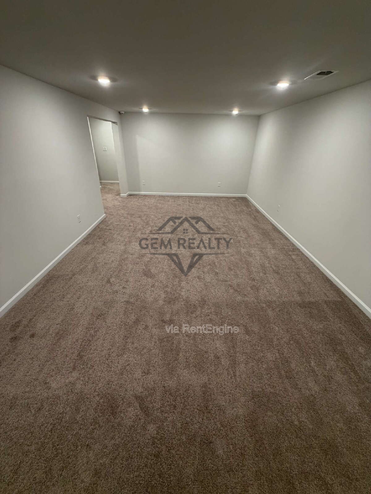 Like new 3BR 2.5BA property with solar panel use! property image