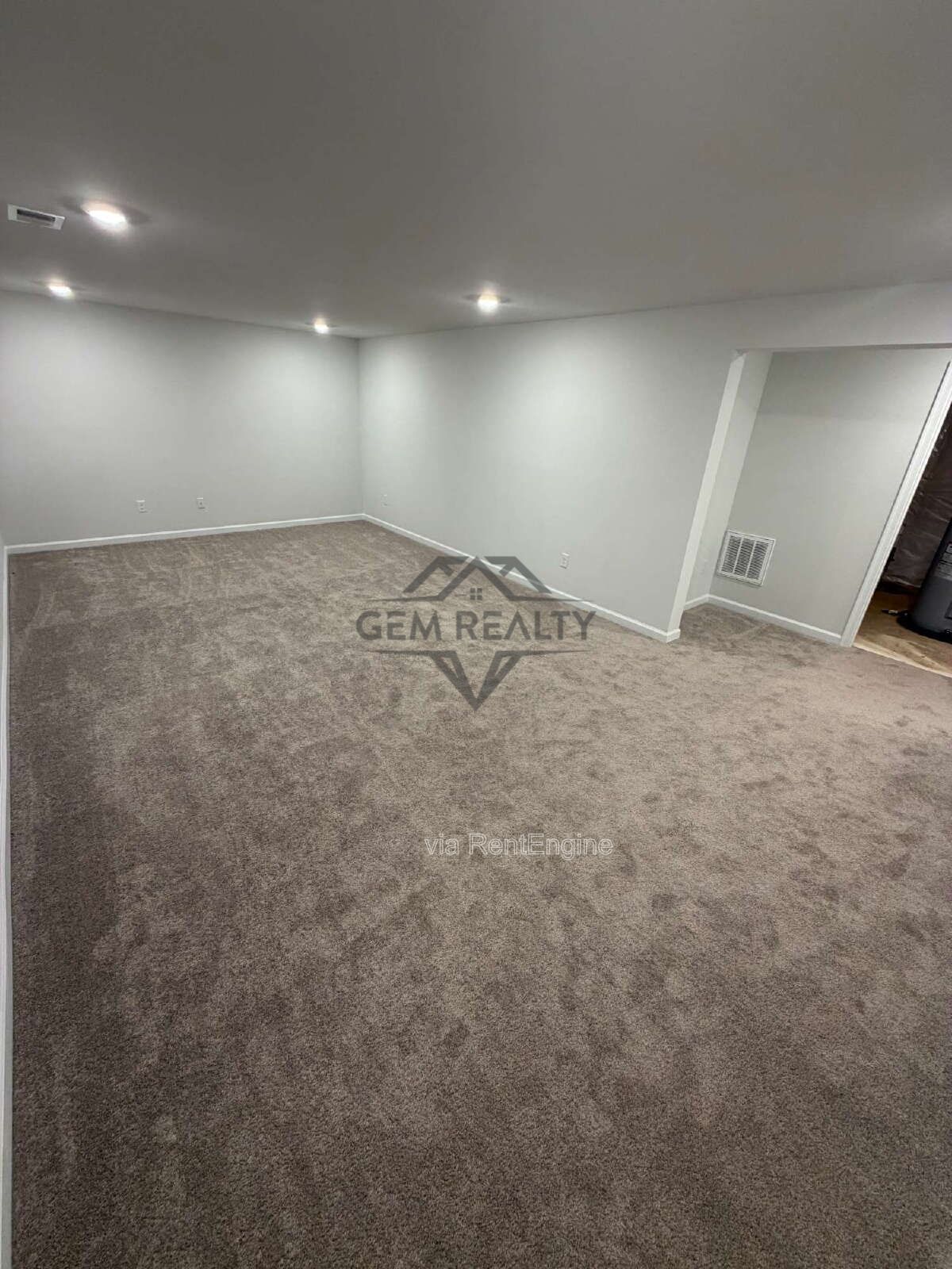 Like new 3BR 2.5BA property with solar panel use! property image