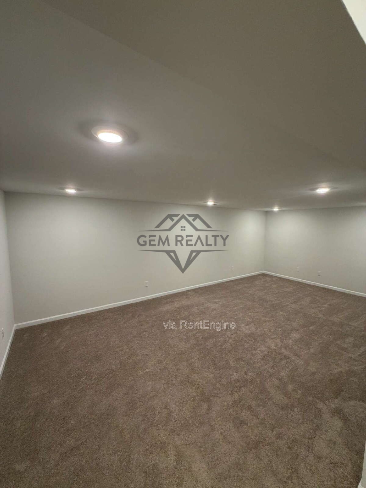 Like new 3BR 2.5BA property with solar panel use! property image