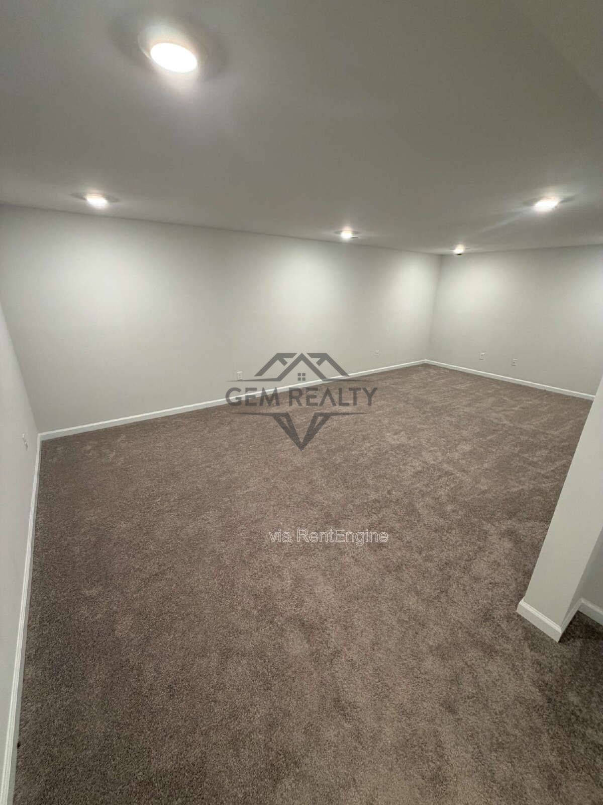 Like new 3BR 2.5BA property with solar panel use! property image