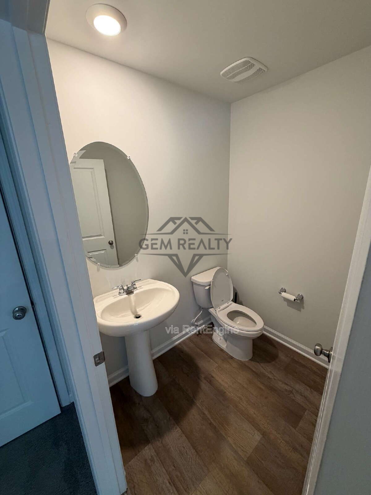 Like new 3BR 2.5BA property with solar panel use! property image