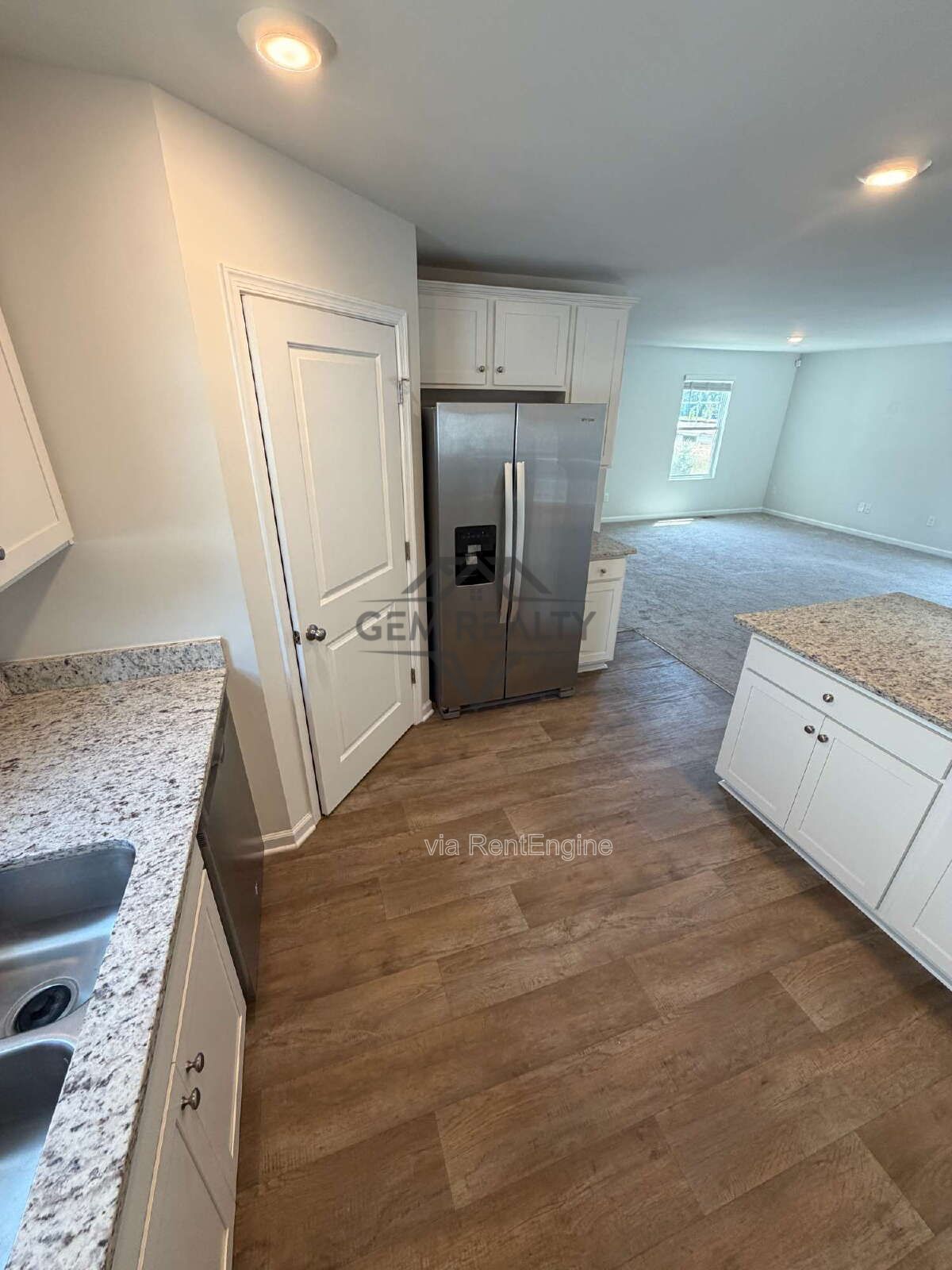 Like new 3BR 2.5BA property with solar panel use! property image