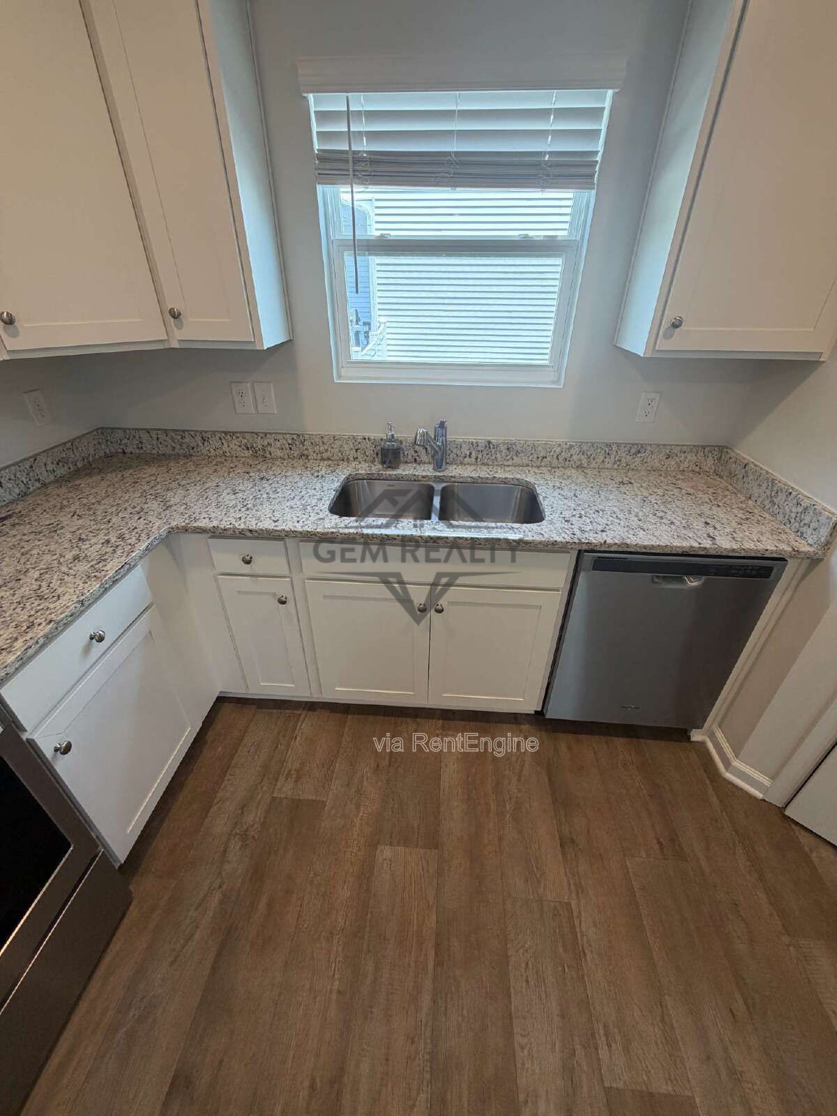 Like new 3BR 2.5BA property with solar panel use! property image