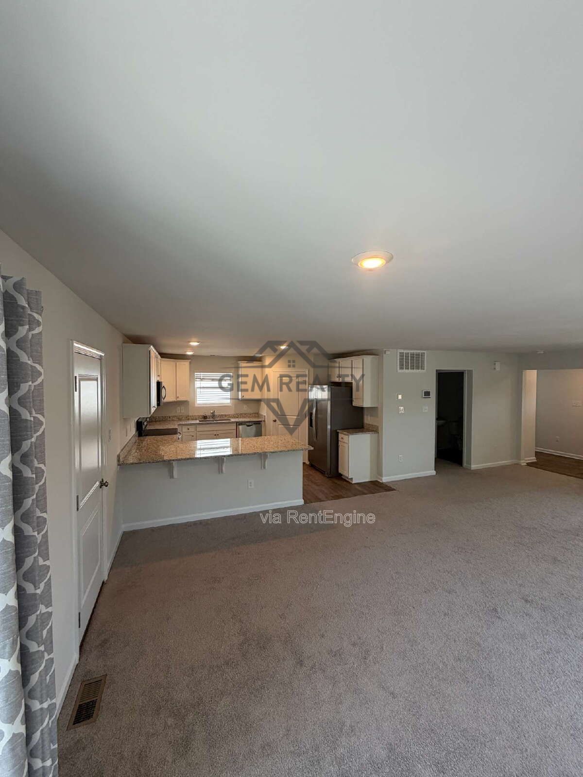 Like new 3BR 2.5BA property with solar panel use! property image