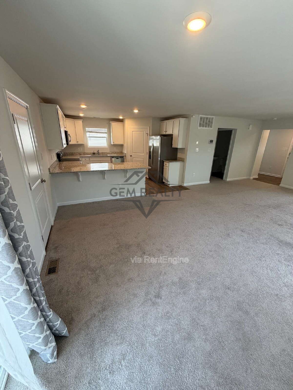 Like new 3BR 2.5BA property with solar panel use! property image