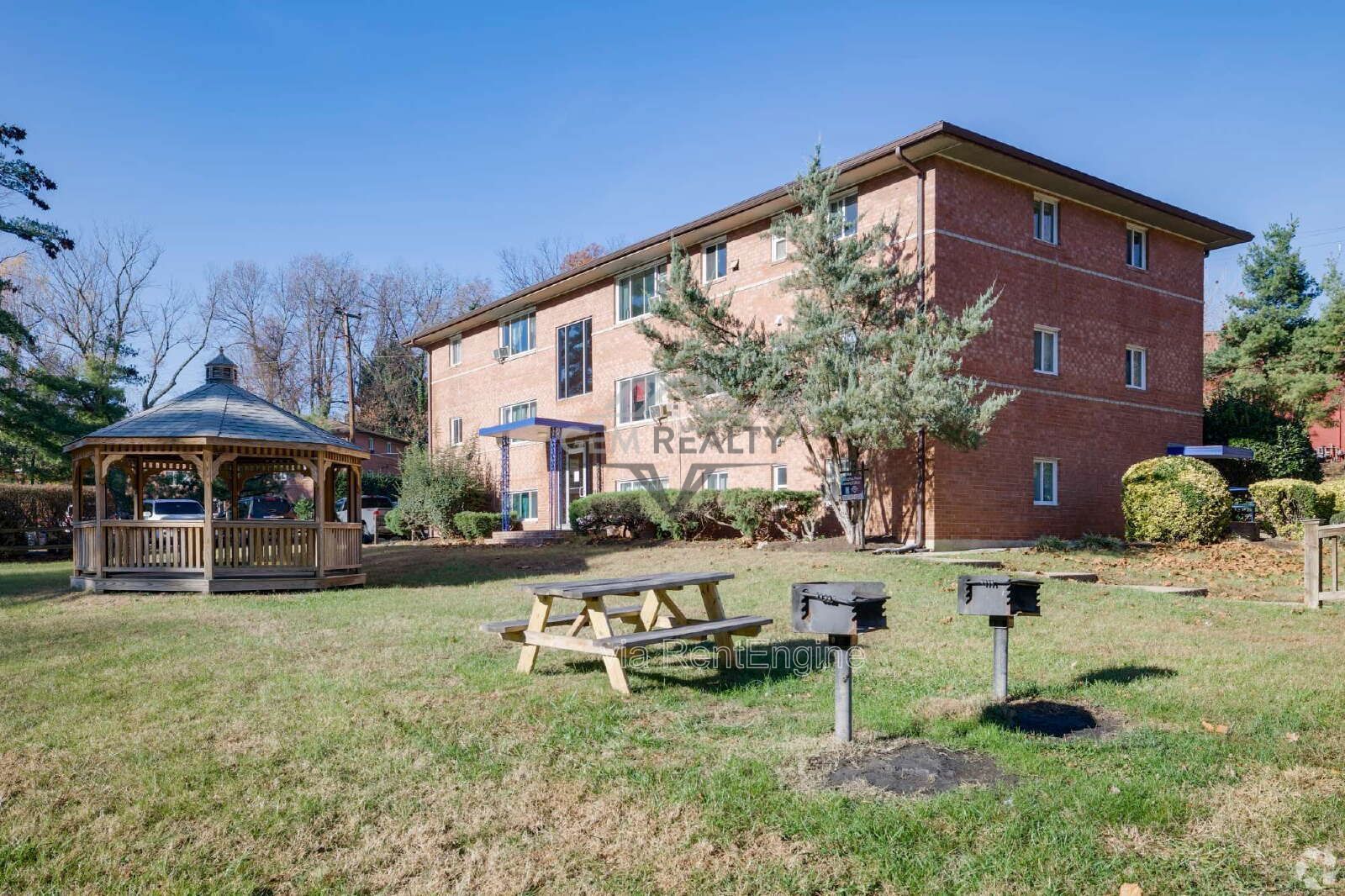 2 Bedroom Apartment in Convenient Woodbridge Location – Friendship Place Apartments property image