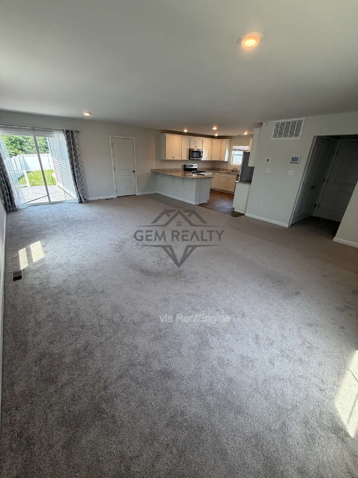 Like new 3BR 2.5BA property with solar panel use! property image