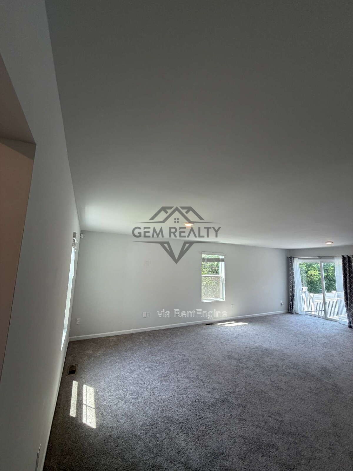 Like new 3BR 2.5BA property with solar panel use! property image