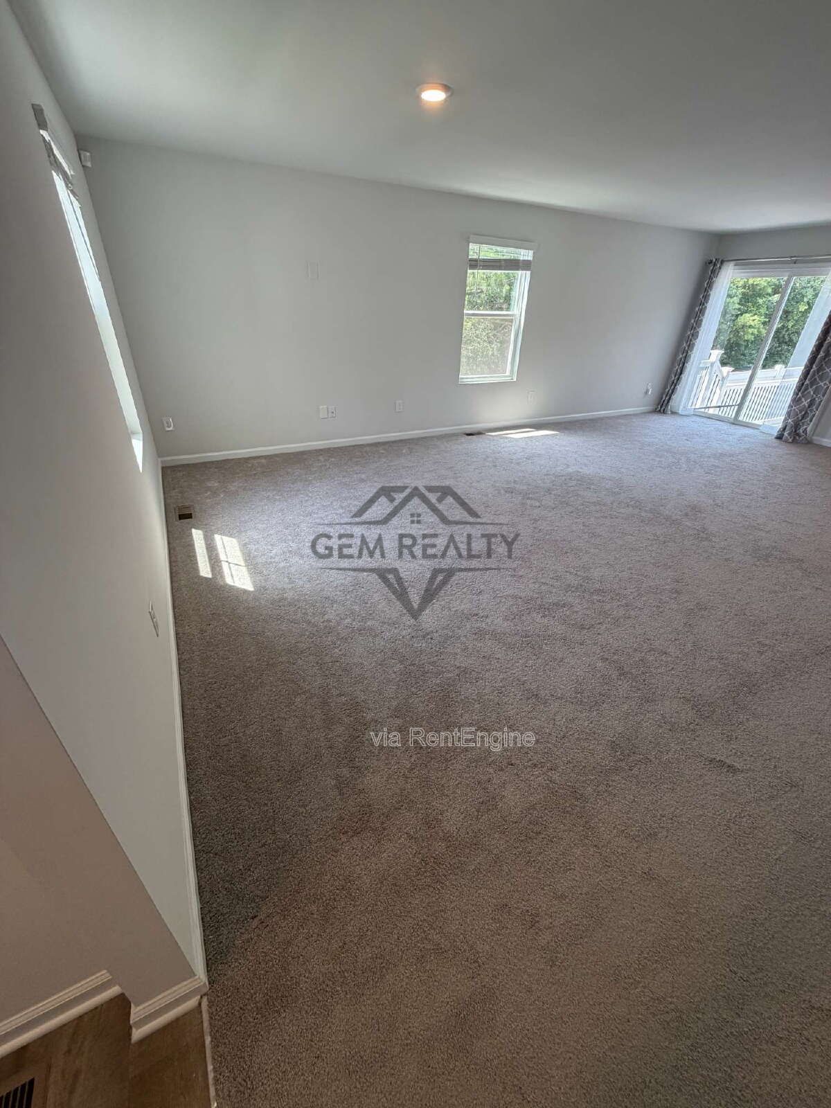 Like new 3BR 2.5BA property with solar panel use! property image