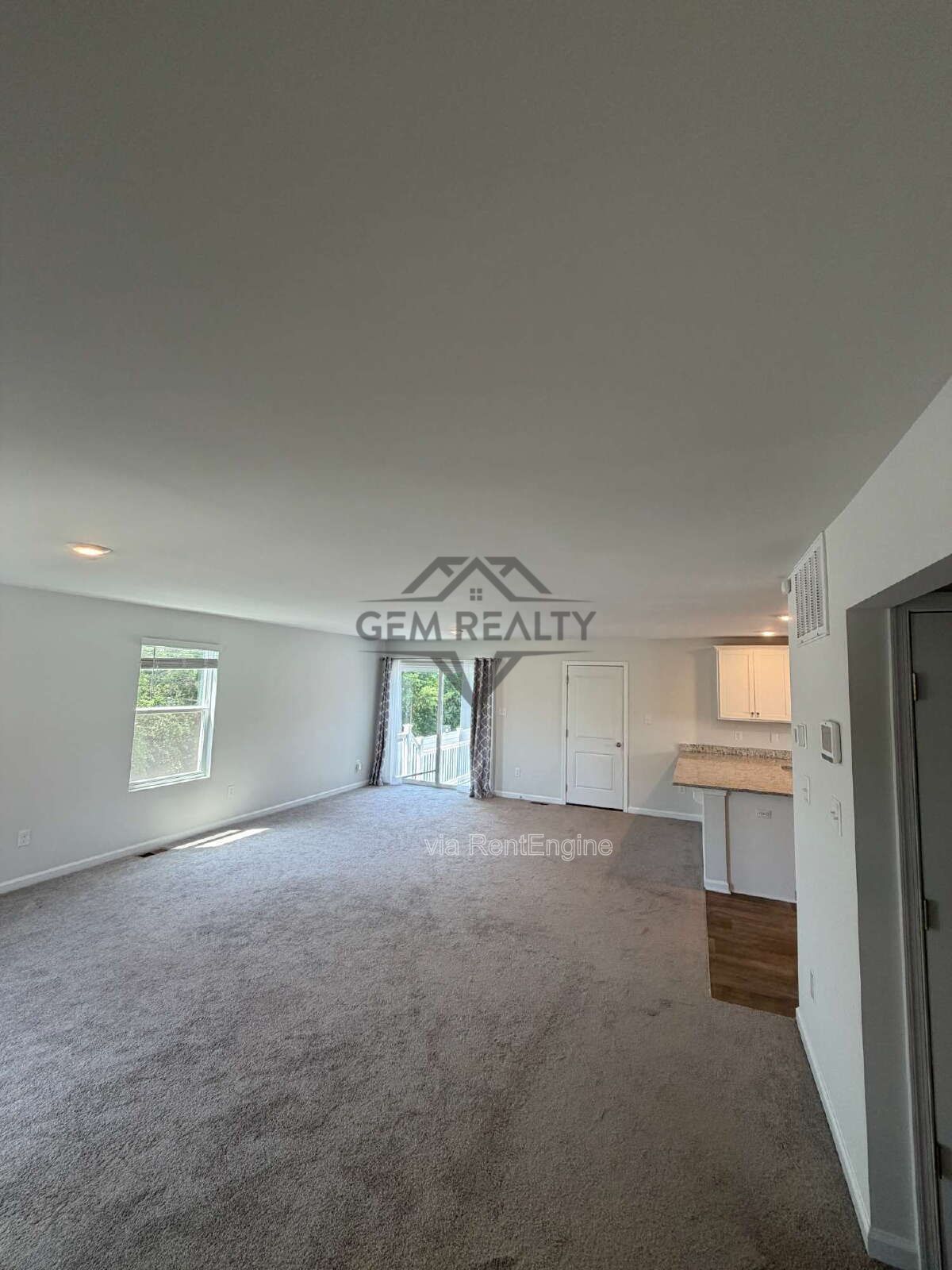 Like new 3BR 2.5BA property with solar panel use! property image