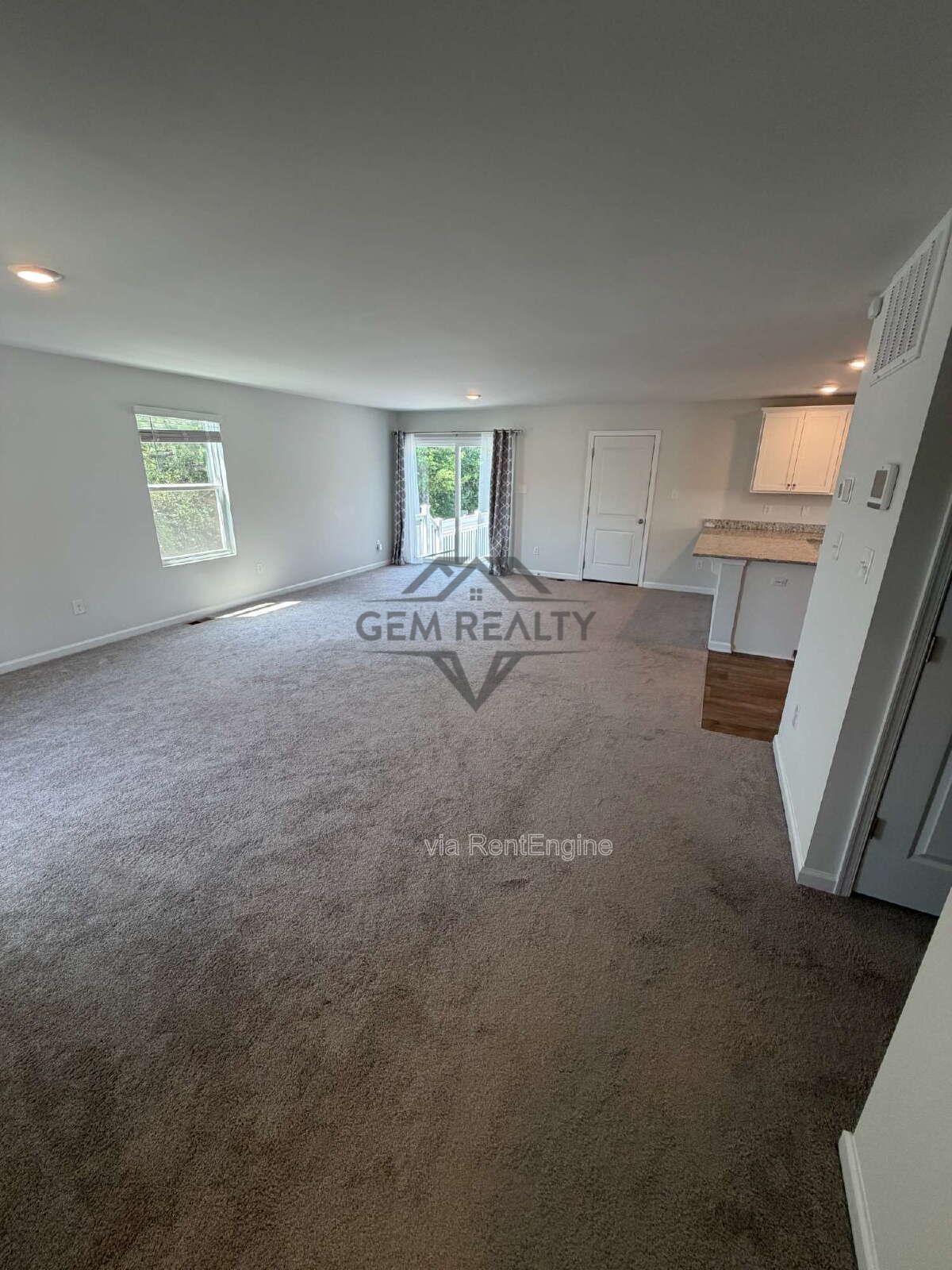Like new 3BR 2.5BA property with solar panel use! property image