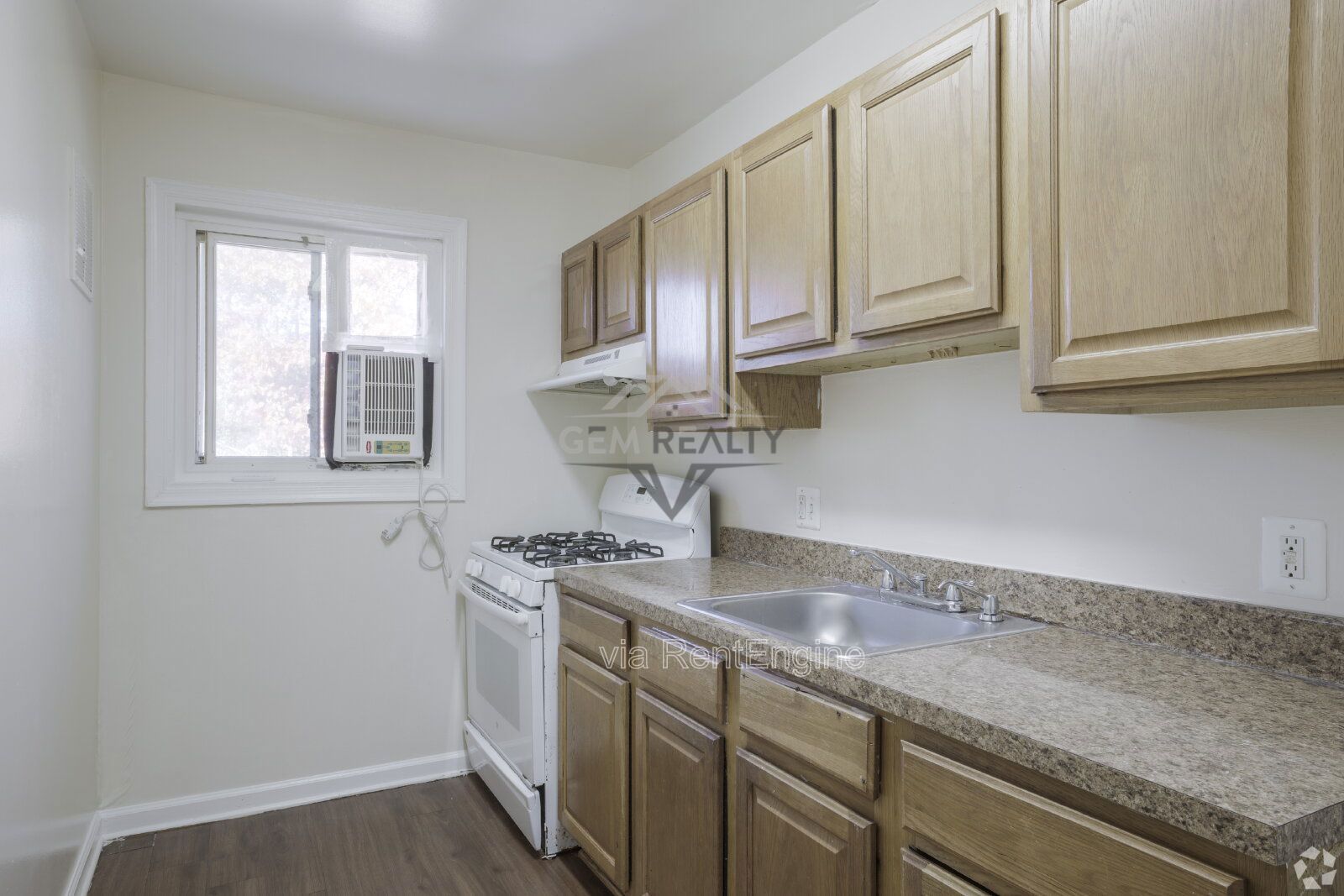 2 Bedroom Apartment in Convenient Woodbridge Location – Friendship Place Apartments property image