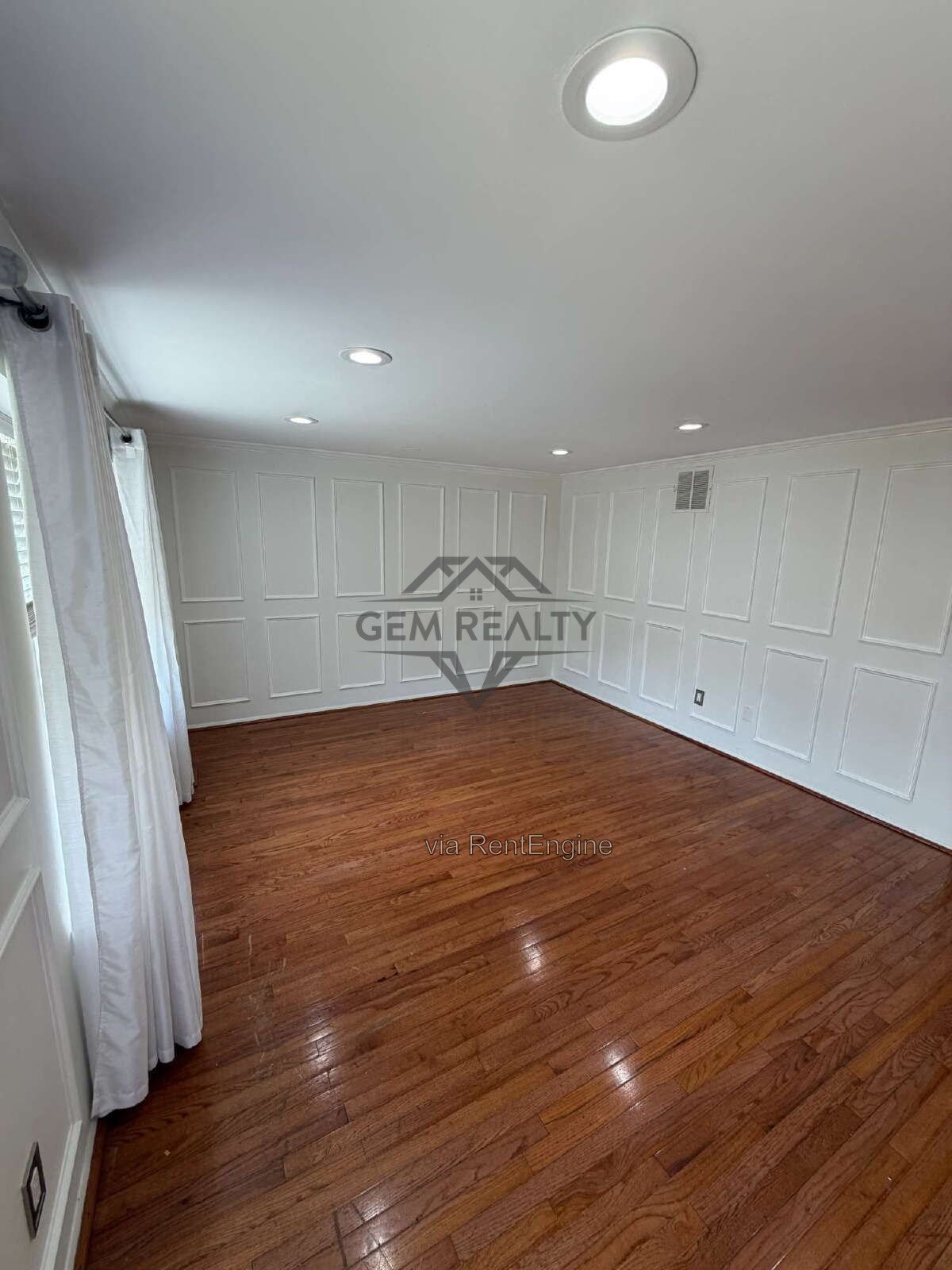 Move-In Ready 3BR Townhome in Rollingwood Village – Fenced Yard, Finished Basement! property image